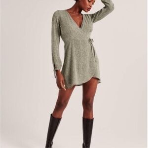 Abercrombie & Fitch Olive & Off White Print Wrap Dress